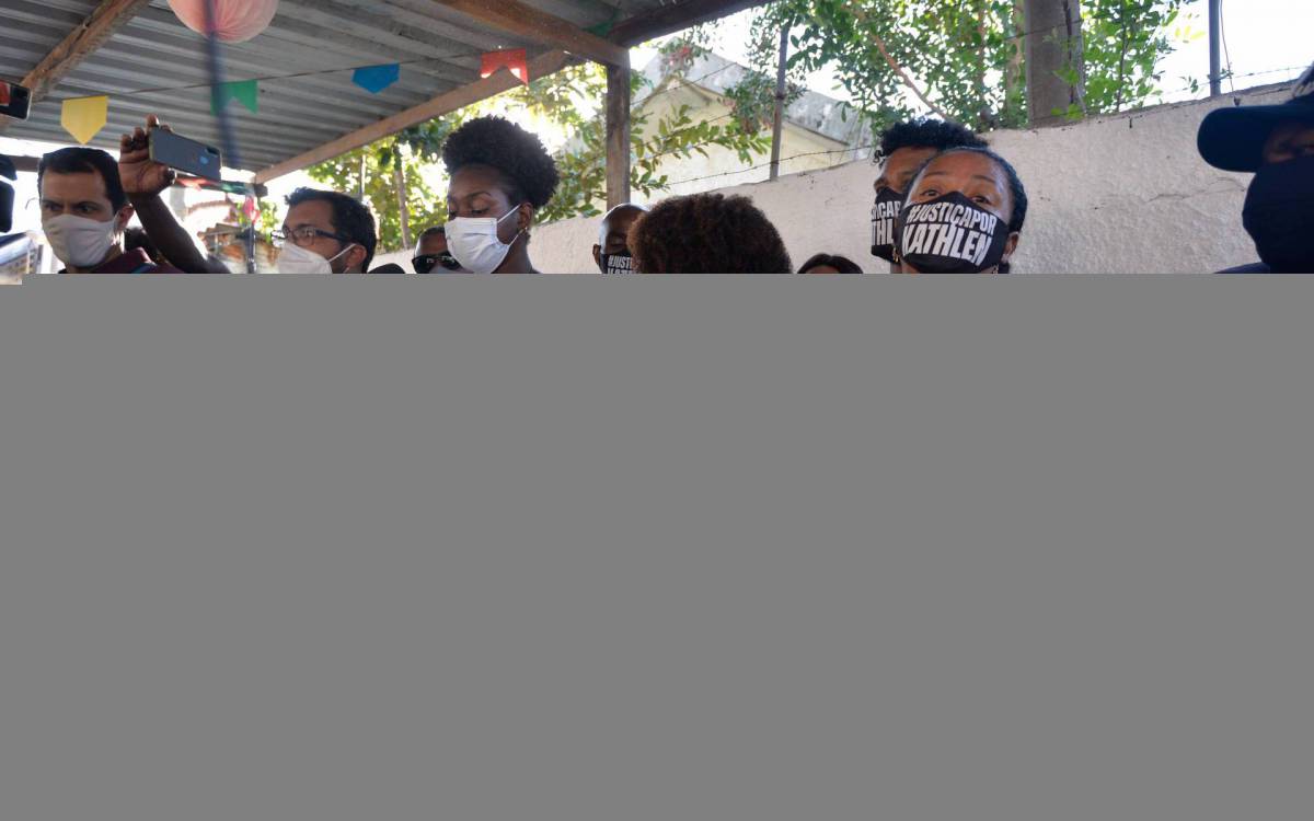 Rio de Janeiro - 14/07/2021 - Viol&Atilde;&ordf;ncia/ Rio de Janeiro - Pol&Atilde;&shy;cia faz nesta quarta reprodu&Atilde;&sect;&Atilde;&pound;o simulada da morte de Kathlen Romeu no Lins.policiais civis durante a reconstitui&Atilde;&sect;&Atilde;&pound;o  Foto : F&Atilde;&iexcl;bio Costa/ Ag.O Dia