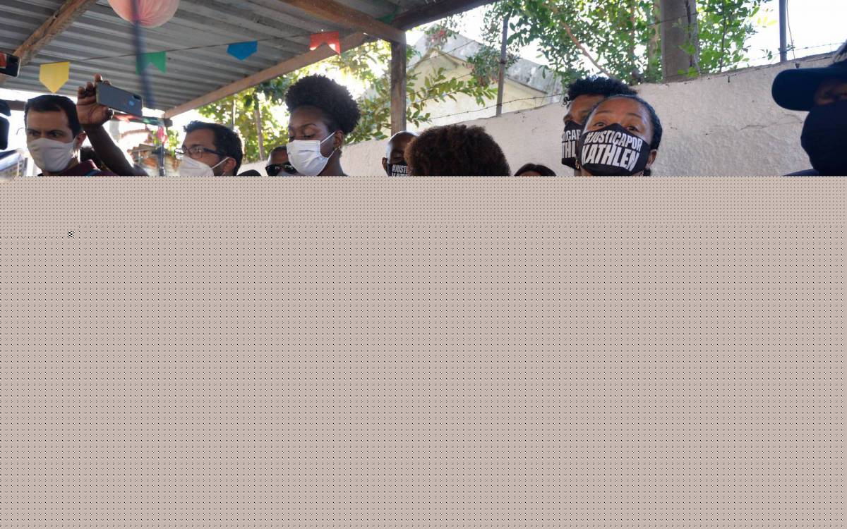 Rio de Janeiro - 14/07/2021 - Viol&ecirc;ncia/ Rio de Janeiro - Pol&iacute;cia faz nesta quarta reprodu&ccedil;&atilde;o simulada da morte de Kathlen Romeu no Lins.policiais civis durante a reconstitui&ccedil;&atilde;o  Foto : F&aacute;bio Costa/ Ag.O Dia