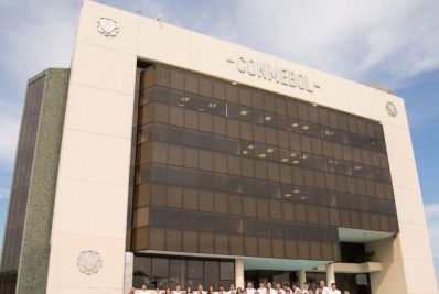 Em nota, Conmebol informa que suspendeu árbitros da partida entre Cerro Porteño e Fluminense