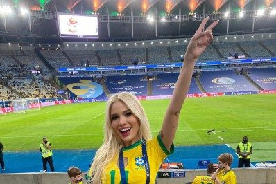 Zagueiro da seleção brasileira assume romance com a youtuber Karoline Lima