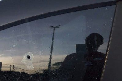 Mulher é baleada na barriga durante arrastão na BR-101, em São Gonçalo 