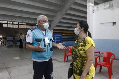 'Sommeliers de vacina' não dão trégua em policlínica de Olaria