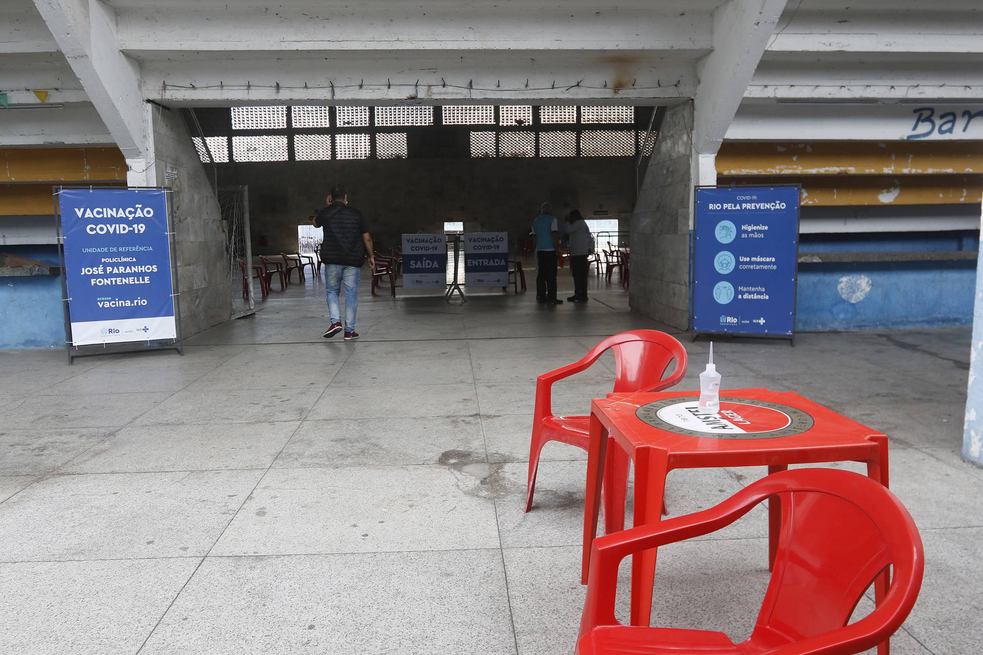 'Sommeliers de vacina' n&atilde;o d&atilde;o tr&eacute;gua em policl&iacute;nica de Olaria