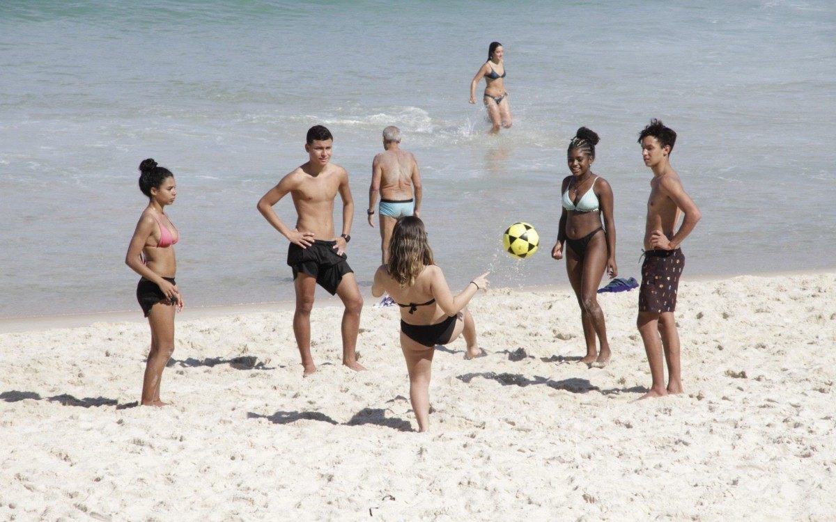Fotos praias do Arpoador e Ipanema,neste dia(15)