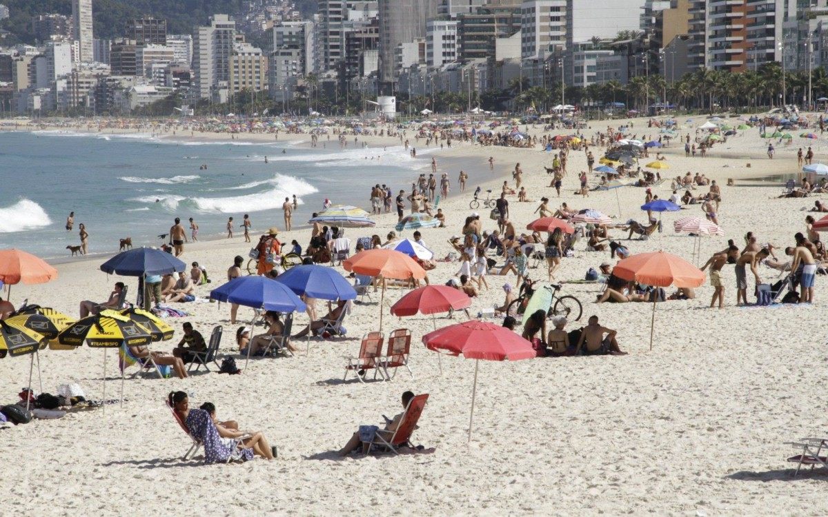 Fotos praias do Arpoador e Ipanema,neste dia(15)
