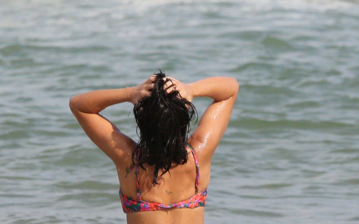 Cau&atilde; Reymond e Andr&eacute;ia Horta gravam cenas de 'Um Lugar ao Sol', na Praia de Grumari, na Zona Oeste do Rio, na tarde desta quinta-feira