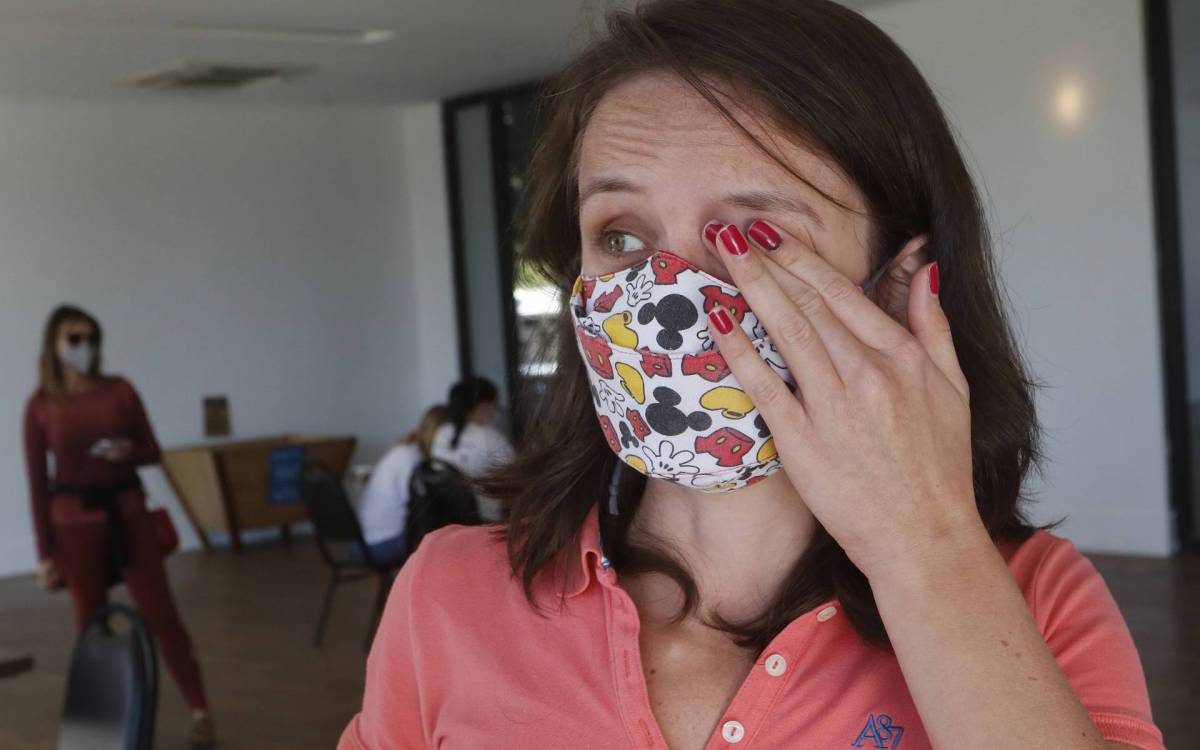 Saude - Vacinaçao contra Covid-19 no Jockey Clube da Gavea, zona sul Rio de Janeiro, na manha de hoje. Na foto, Cintia Kutvak. - Reginaldo Pimenta / Agencia O Dia