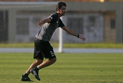 Com interino e sob pressão, Botafogo encara o Brusque no primeiro jogo pós-Chamusca