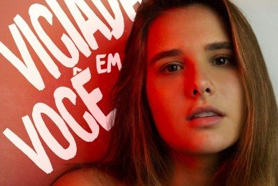 Carioca Chiara Maria lança o single 'Viciada em Você'