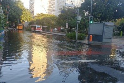 Cedae é acionada para vazamento de água no Leblon