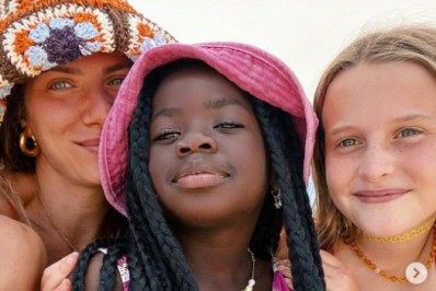 Giovanna Ewbank mostra dia de praia com Titi e filha de Fernanda Rodrigues