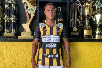 Voltaço anuncia a contratação do atacante Orlando Jr.