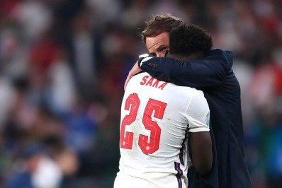 Quatro pessoas são presas após insultos racistas a trio da seleção inglesa