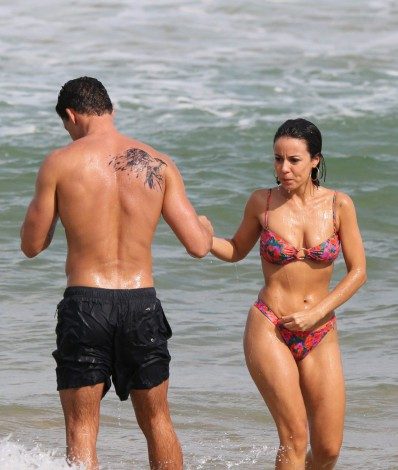 Cauã Reymond e Andréia Horta gravam cenas de 'Um Lugar ao Sol' na Praia de Grumari, na Zona Oeste do Rio - Ag. News