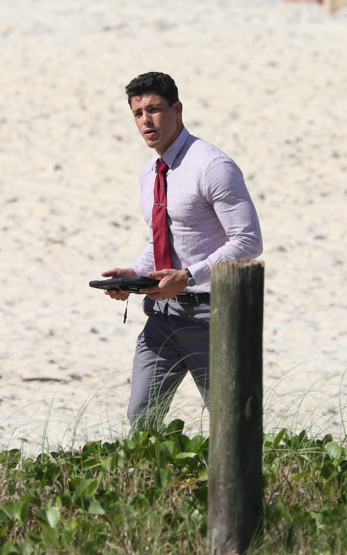 Cau&atilde; Reymond e Andr&eacute;ia Horta gravam cenas de 'Um Lugar ao Sol' na Praia de Grumari, na Zona Oeste do Rio