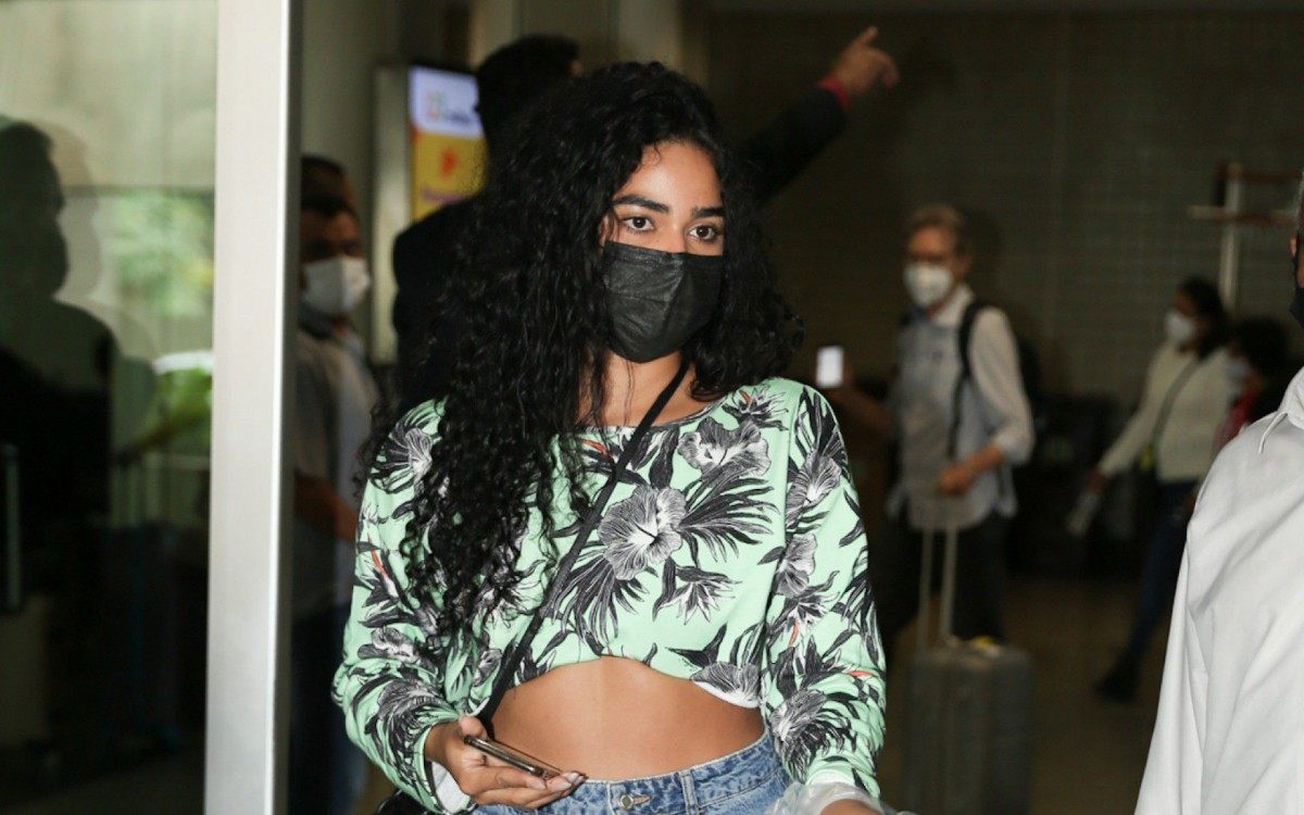 Elana e Viegas desembarcam no aeroporto de Congonhas, em São Paulo, na tarde desta sexta-feira