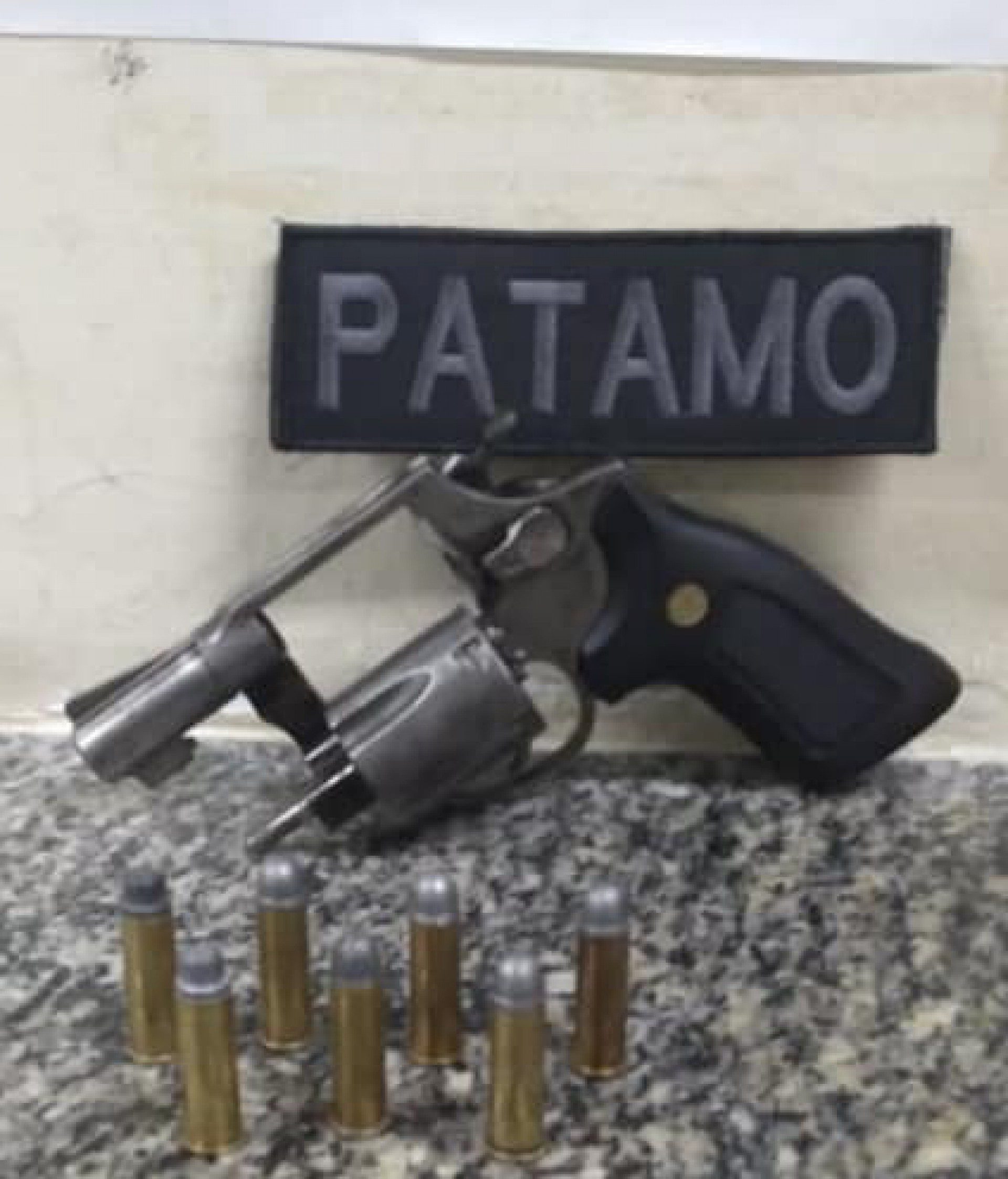 Homem &eacute; preso por porte ilegal de armas em Saquarema