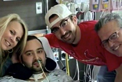 Homem contrai Covid após recusar vacina e passa por transplante para sobreviver