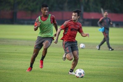 Boa fase de Michael rende elogios e confiança de Renato Gaúcho: 'Não desaprendeu a jogar'