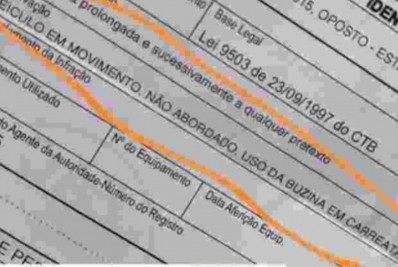 Mulher é multada por buzinar em carreata contra Bolsonaro