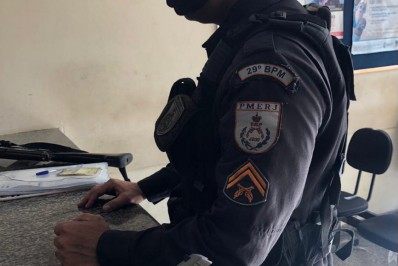 Homem que ostentava arma nas ruas é preso em Itaperuna