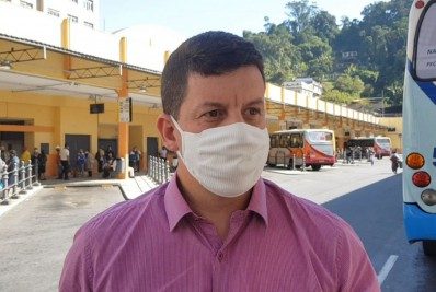Prefeito interino de Petrópolis, Hingo Hammes, anuncia redução no preço da passagem de ônibus