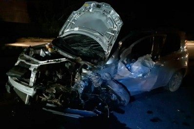 Jovem morre após acidente entre carros e carreta em Vassouras