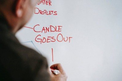 Sindicato dos professores pressiona Prefeituras para imunizar professores de cursos em geral