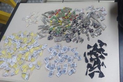 Adolescente é apreendido com drogas no Morubá, em Cabo Frio