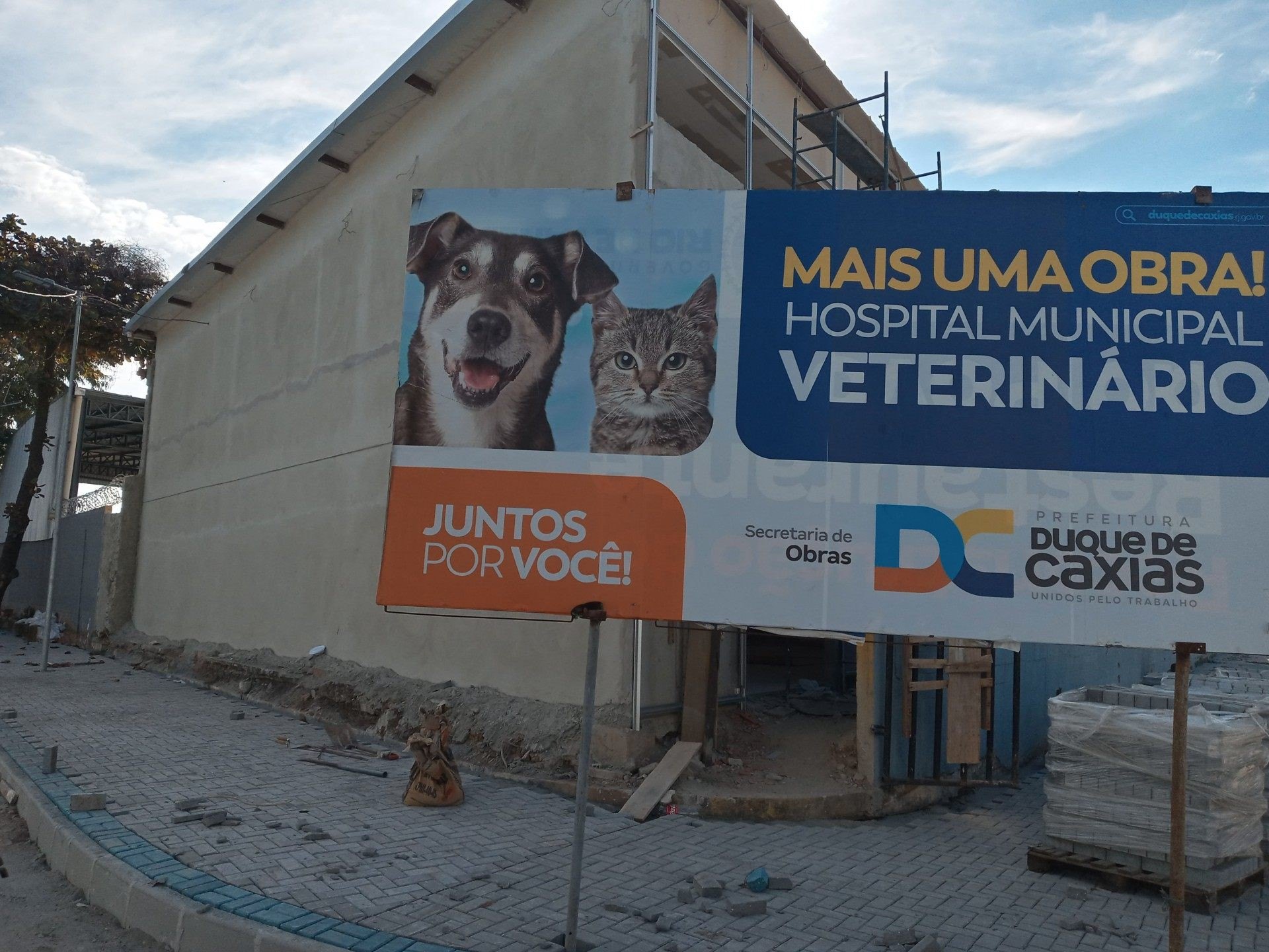 Duque de Caxias constrói hospital e canil público para cães e gatos