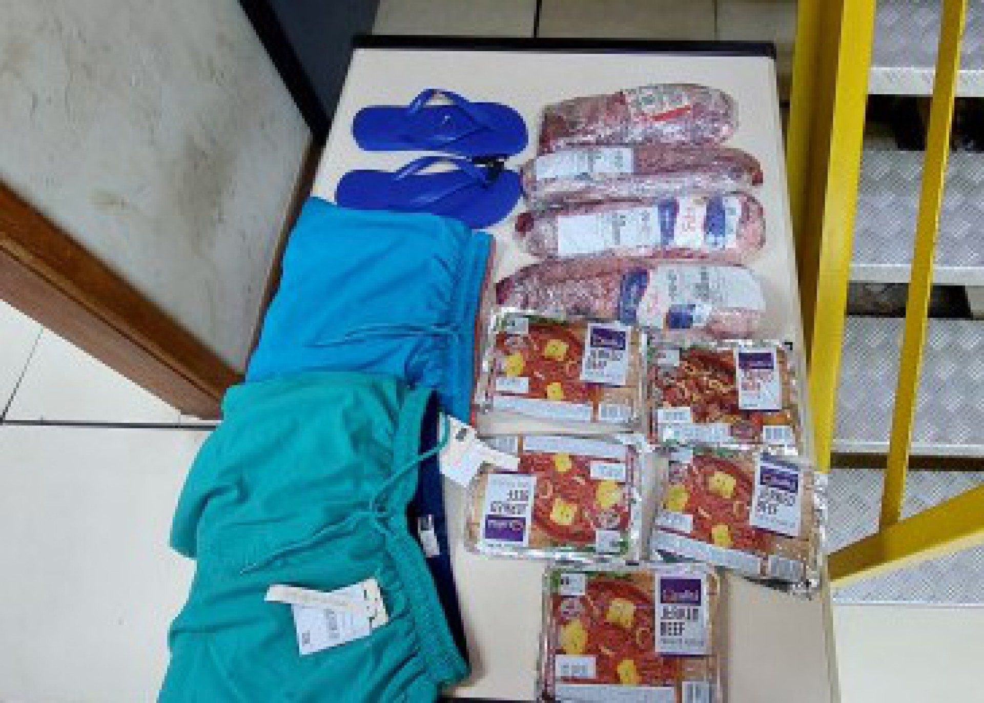 Homem &eacute; preso ap&oacute;s roubar picanha em mercado de Cabo Frio