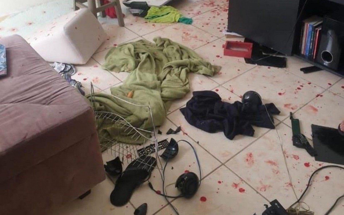 O apartamento ficou revirado e coberto de sangue da vítima. - Divulgação. 
