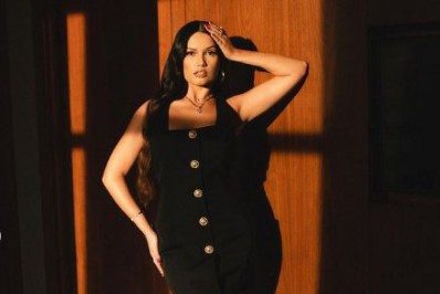 Juliette Freire rouba a cena ao posar com vestido preto: 'Que poder'