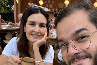 De férias, Fátima Bernardes faz viagem de carro com namorado