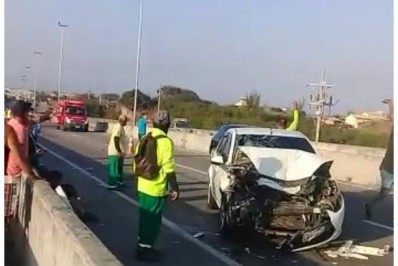 VIDEO / Carro atropela trabalhador que fica gravemente ferido em Cabo Frio