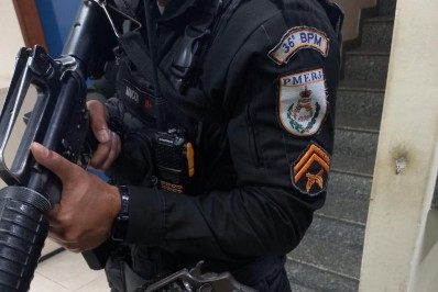 Santo Antônio de Pádua: Jovem é preso com arma em baile funk durante ação do 36º BPM