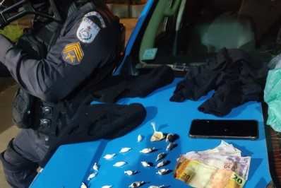 Itaocara: 36° BPM flagra quinteto vendendo drogas; um adolescente foi apreendido