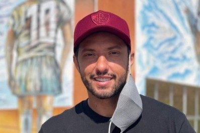 Jogador mais velho do Fluminense, Nenê se vacina contra a Covid-19