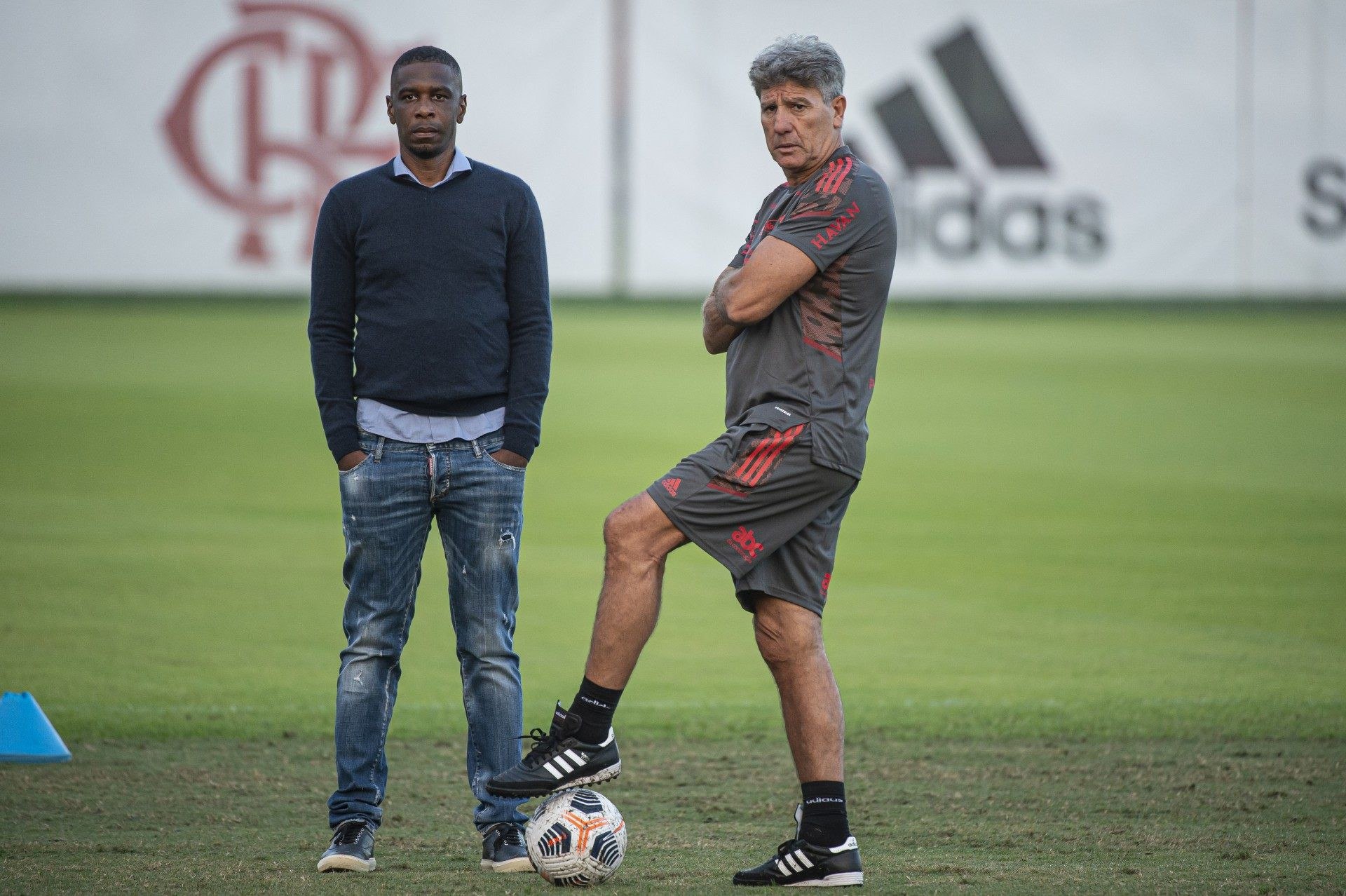 Juan ao lado de Renato no primeiro dia do treinador no clube - Alexandre Vidal / Flamengo