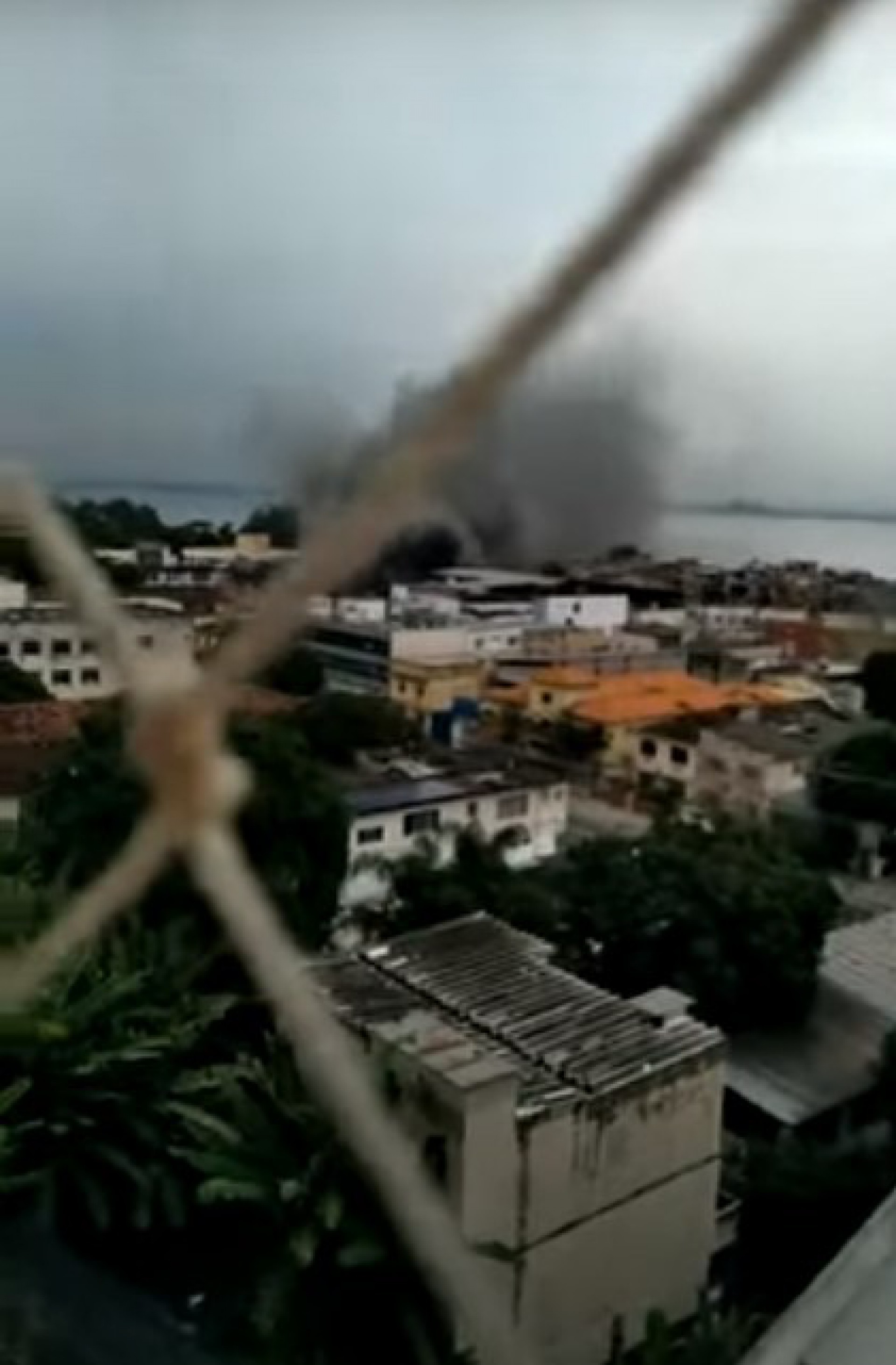 Incêndio atinge Hospital na Ilha do Governador