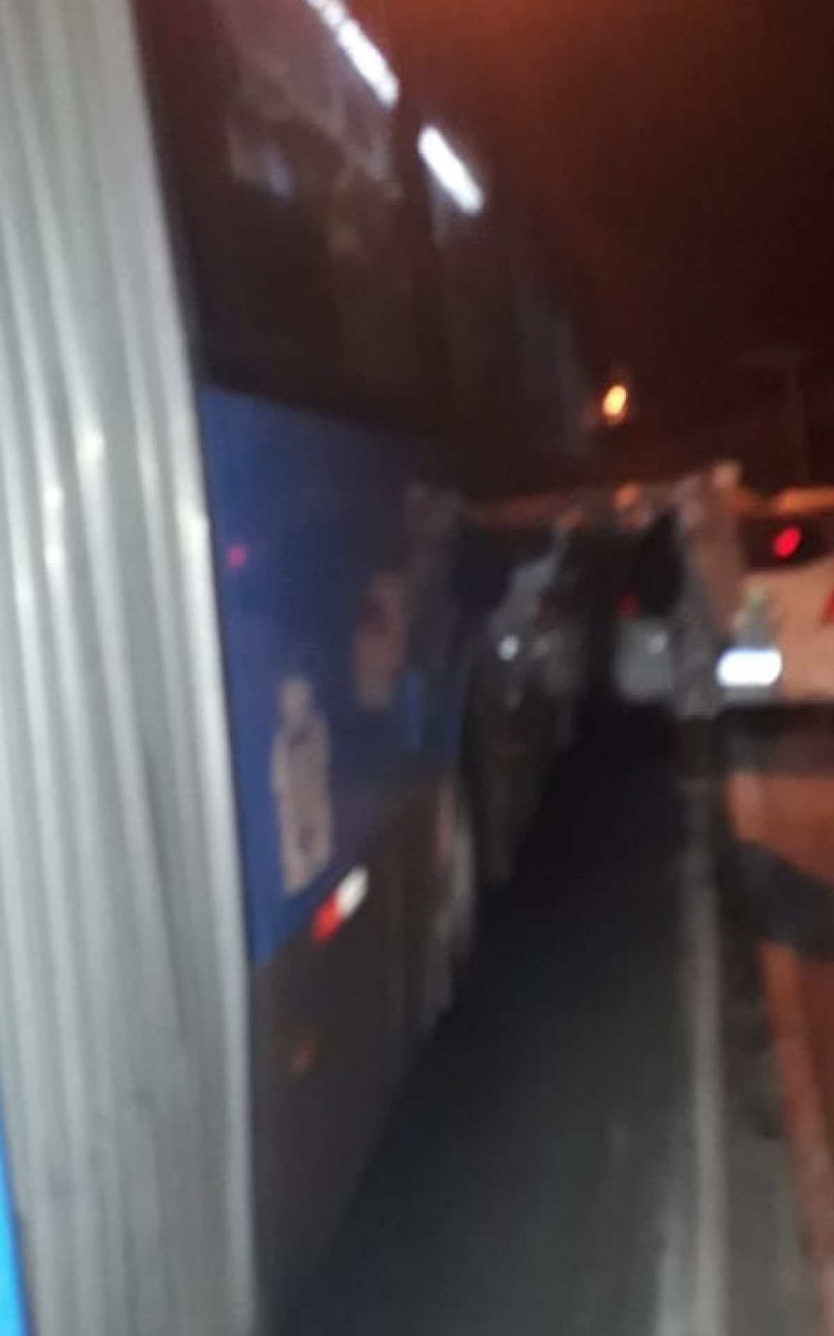 Acidente envolvendo BRT e ve&iacute;culo de passeio no corredor Transoeste
