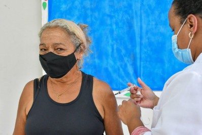 Vacinação covid: Saquarema recebe novas doses e convoca população para aplicação da segunda dose D2.
