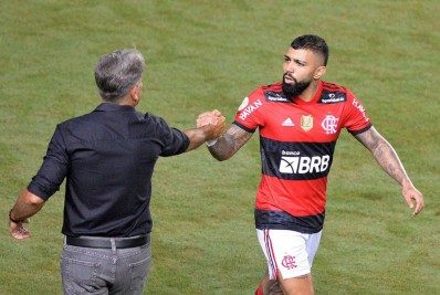 Renato exalta atuação de Gabigol e brinca com o artilheiro: 'Não está preparado para ver meu DVD'
