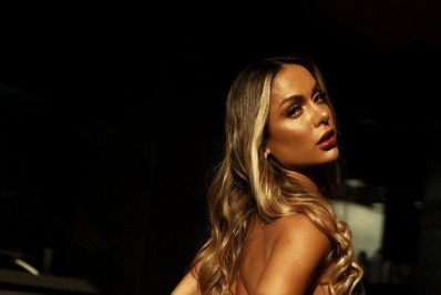 Musa do Flamengo estreia em pegadinhas do 'João Kléber Show'