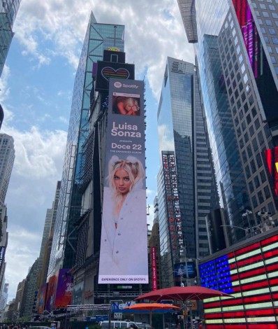 Novo álbum de Luísa Sonza é divulgado na Times Square, em Nova York - Reprodução