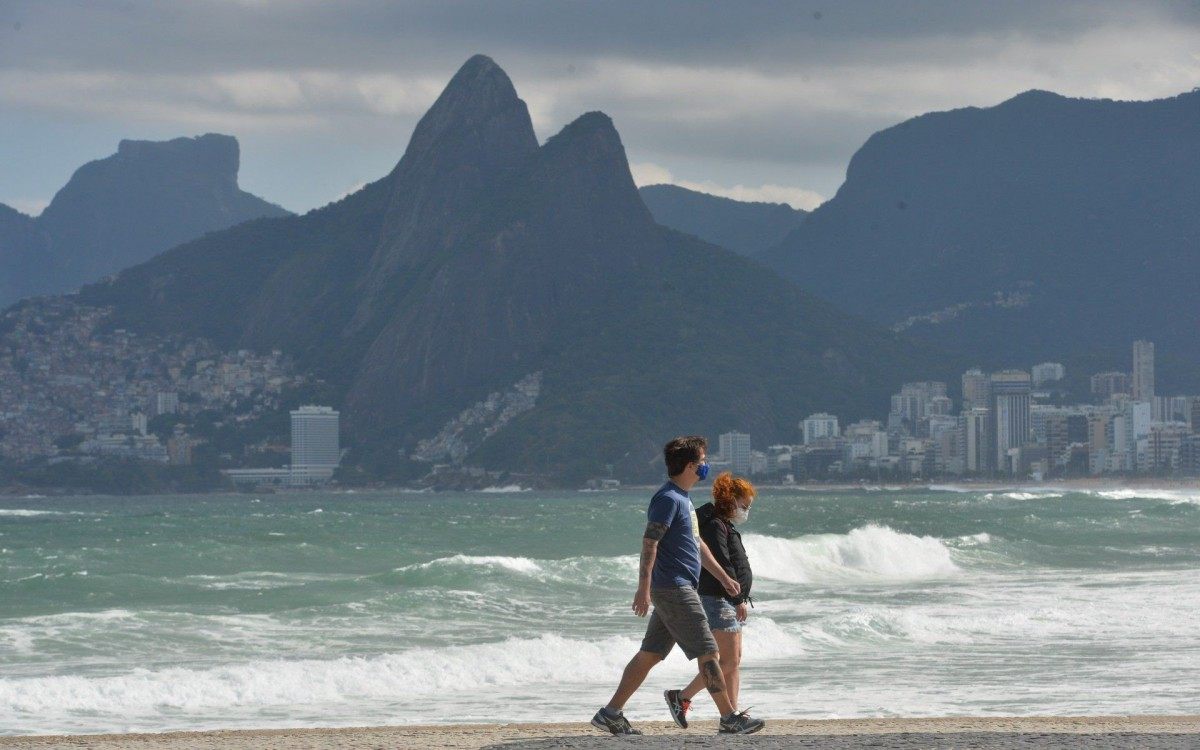 Marinha do Brasil emitiu alerta sobre ressaca, com ondas de 2,5 a 3 metros