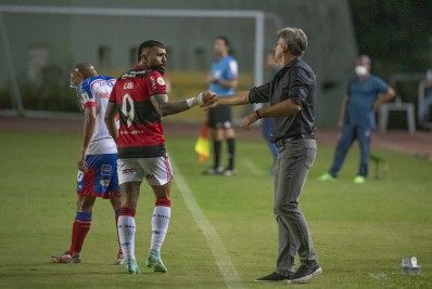 Comentarista minimiza trajetória de Renato Gaúcho e dispara: 'Não foi mais jogador que o Gabigol'