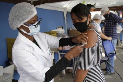 Vacinas contra covid: 3ª dose é necessária? Essa e outras perguntas que surgem com avanço da imunização