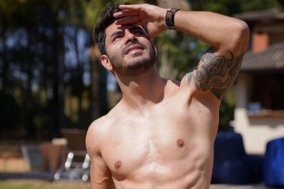 Rodolffo veste bermuda estampada com cactos e recebe comentário de Juliette