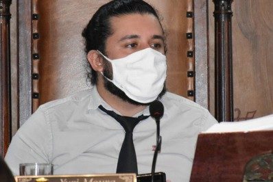 Projeto prevê punições para escolas que não informarem casos suspeitos de COVID-19